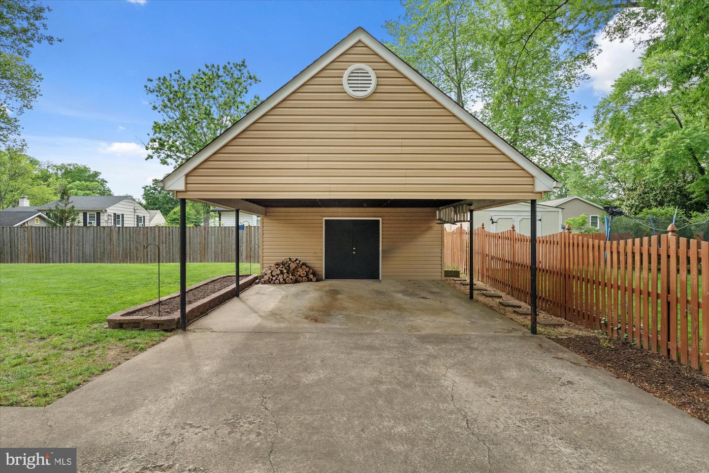 8410 Crown Pl