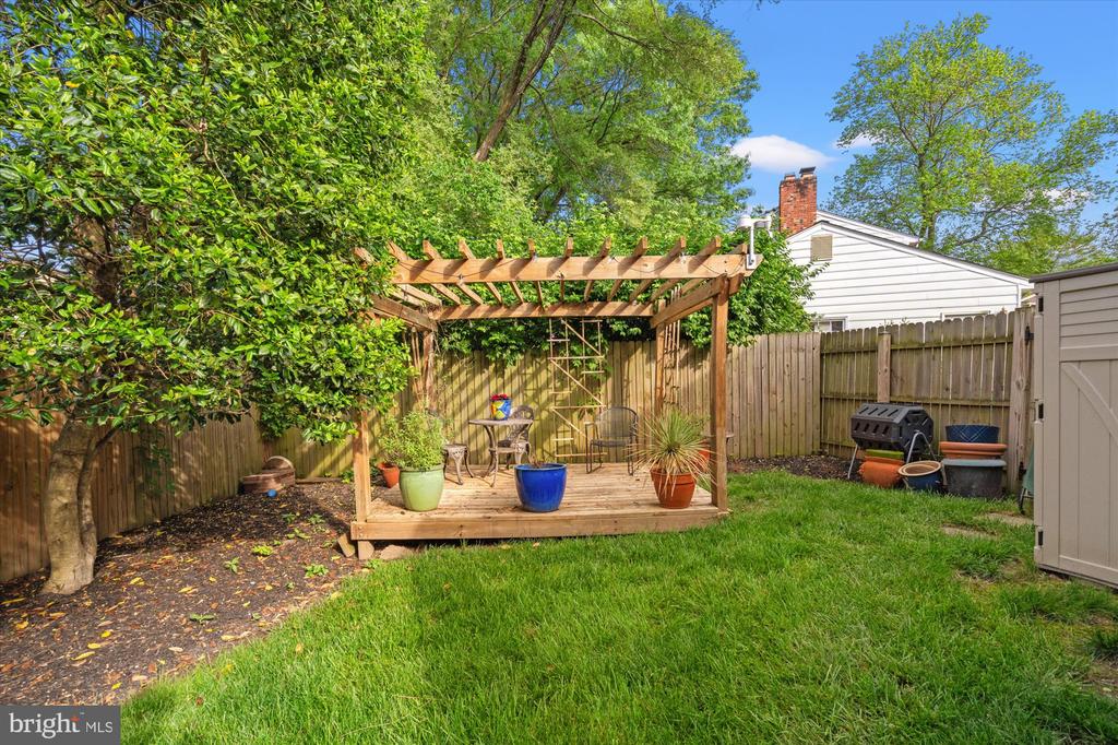 8221 Treebrooke Ln
