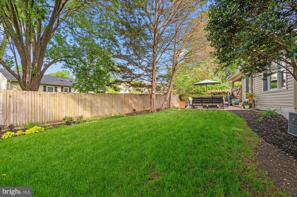 8221 Treebrooke Ln
