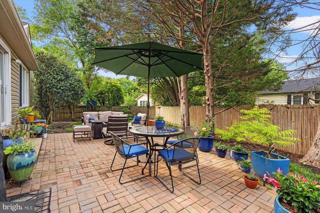8221 Treebrooke Ln