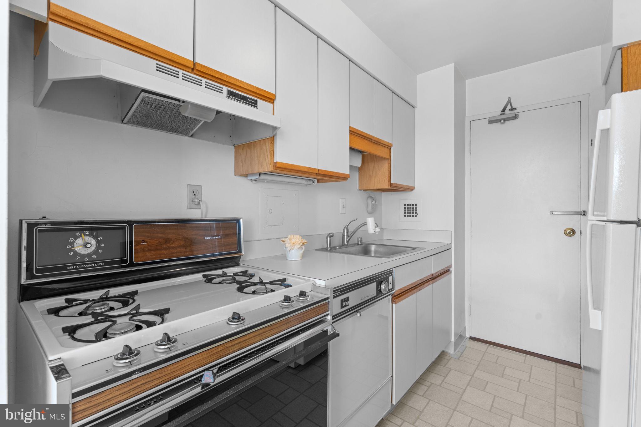 6621 WAKEFIELD DRIVE 910