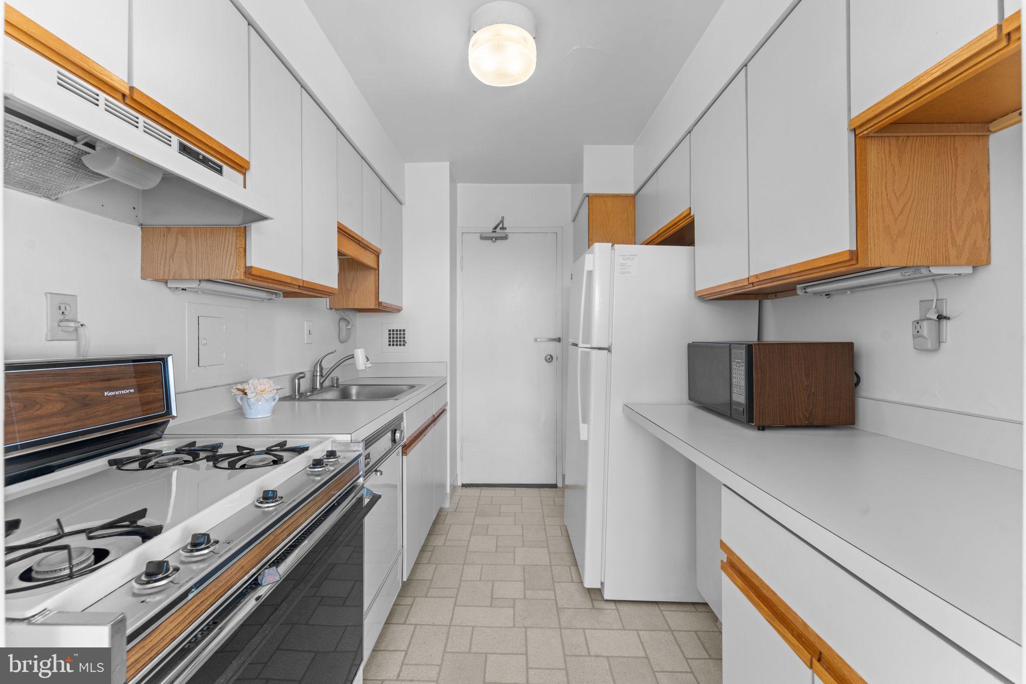 6621 WAKEFIELD DRIVE 910