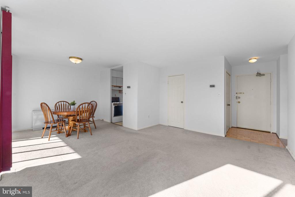 6621 WAKEFIELD DRIVE 910
