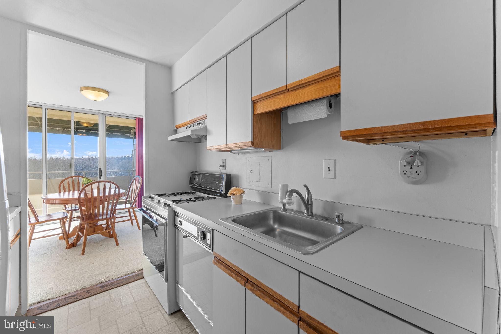 6621 WAKEFIELD DRIVE 910