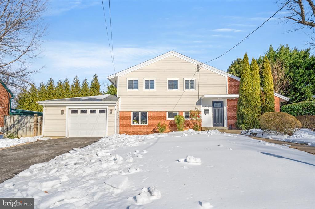 1024 CROTON DRIVE