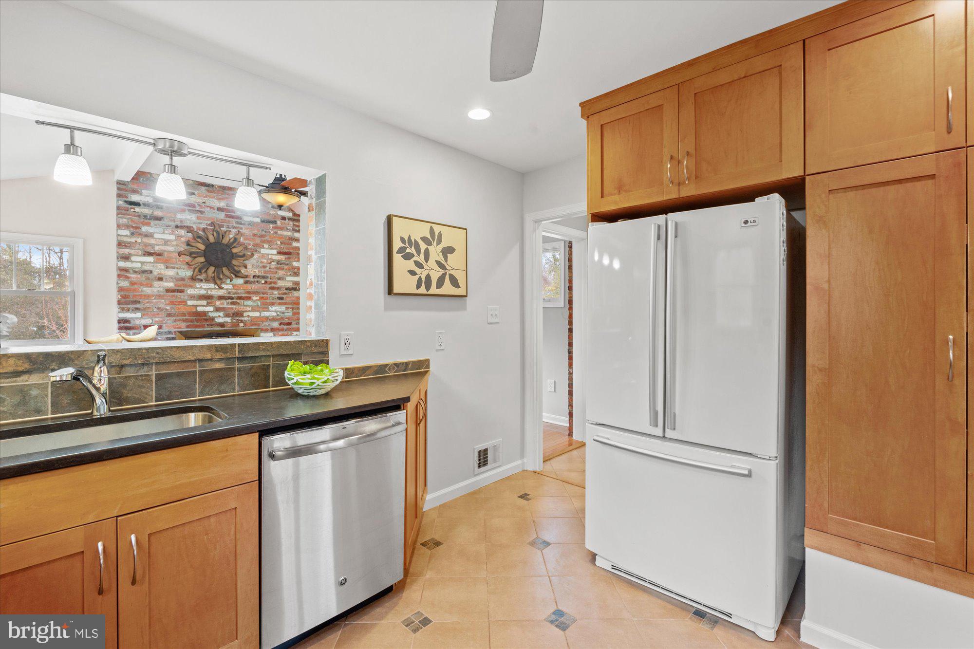 7912 BAINBRIDGE ROAD