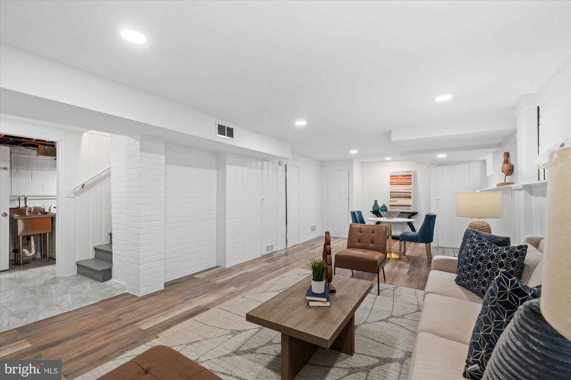 7912 BAINBRIDGE ROAD