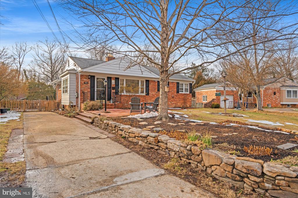 7912 BAINBRIDGE ROAD
