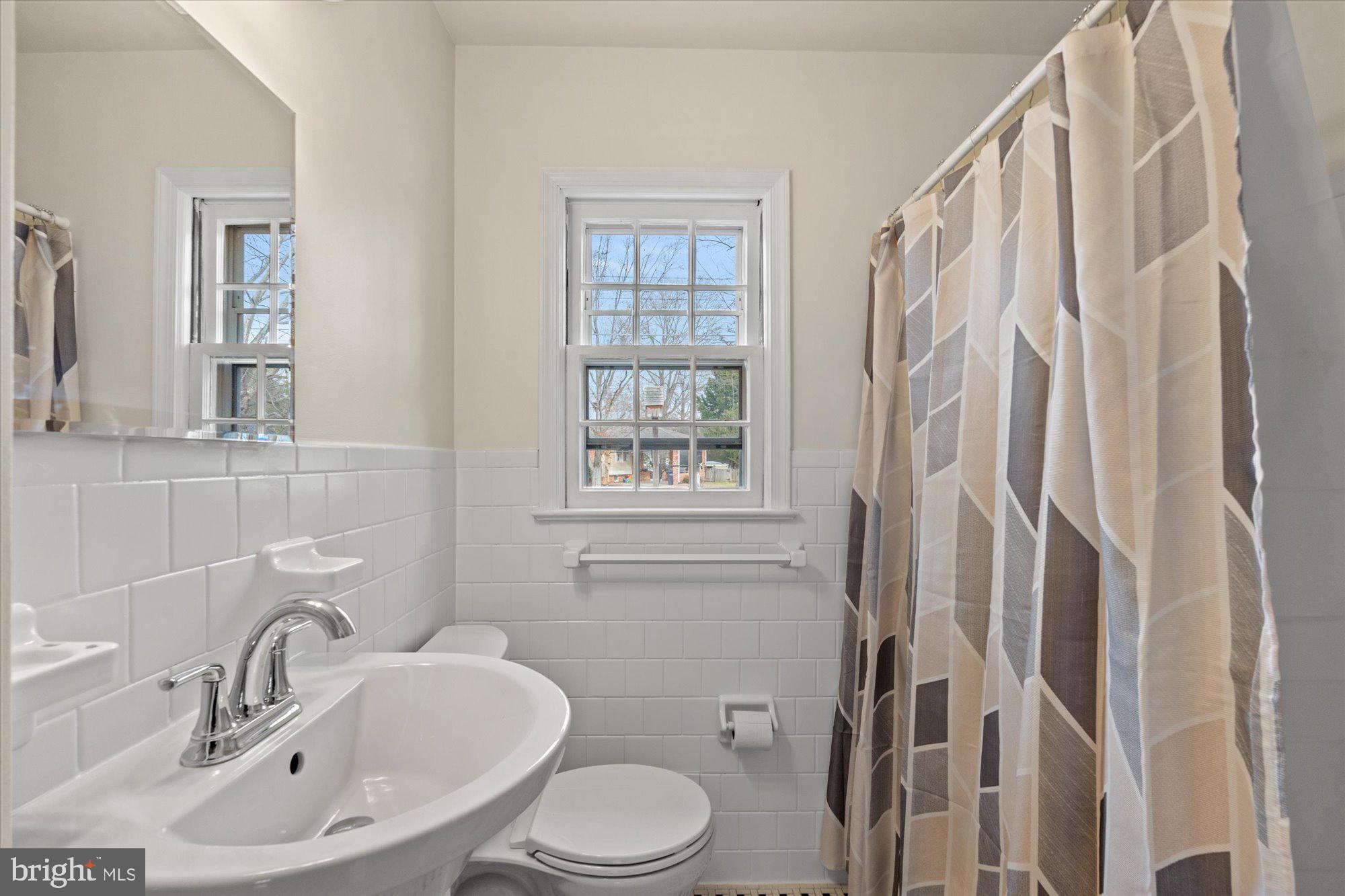 7912 BAINBRIDGE ROAD