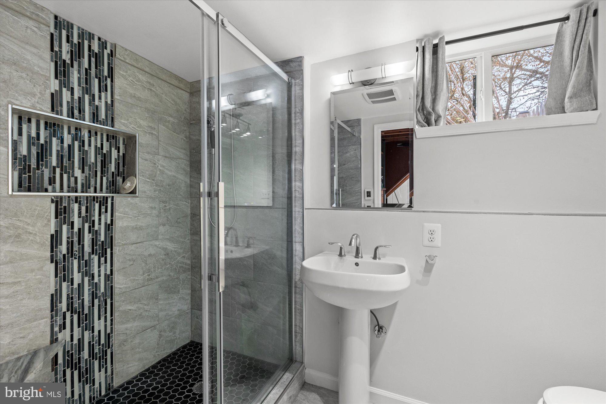 7912 BAINBRIDGE ROAD