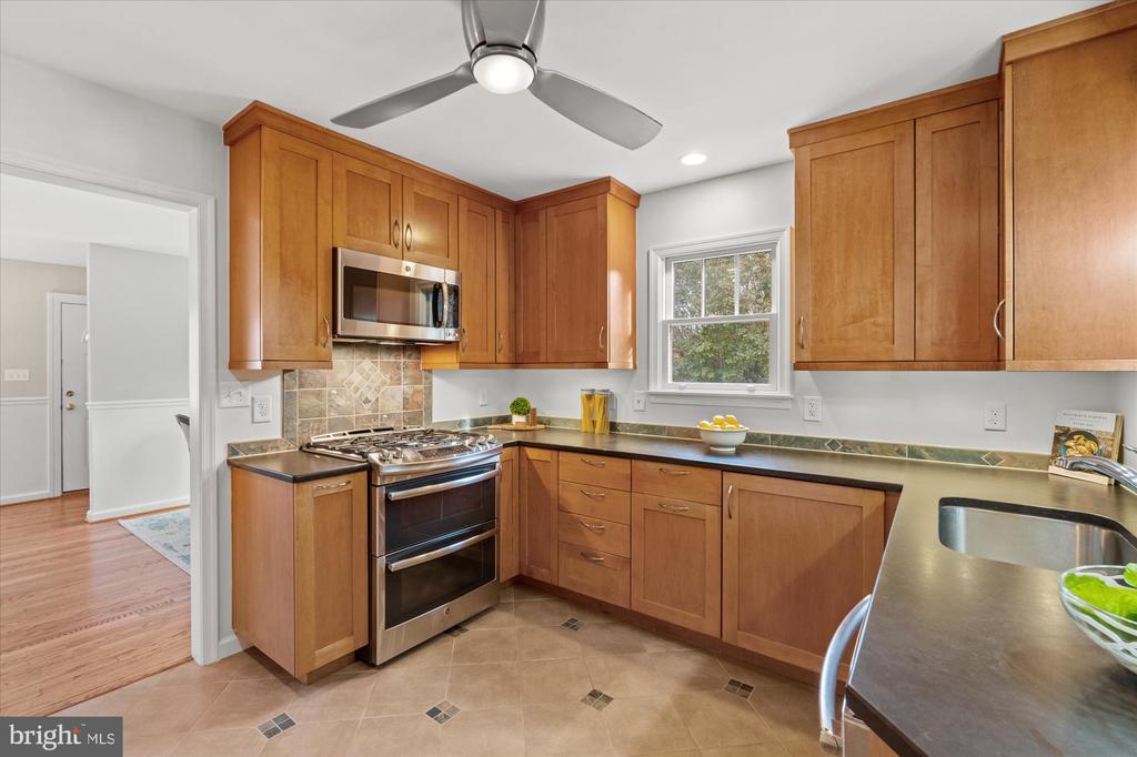 7912 BAINBRIDGE ROAD