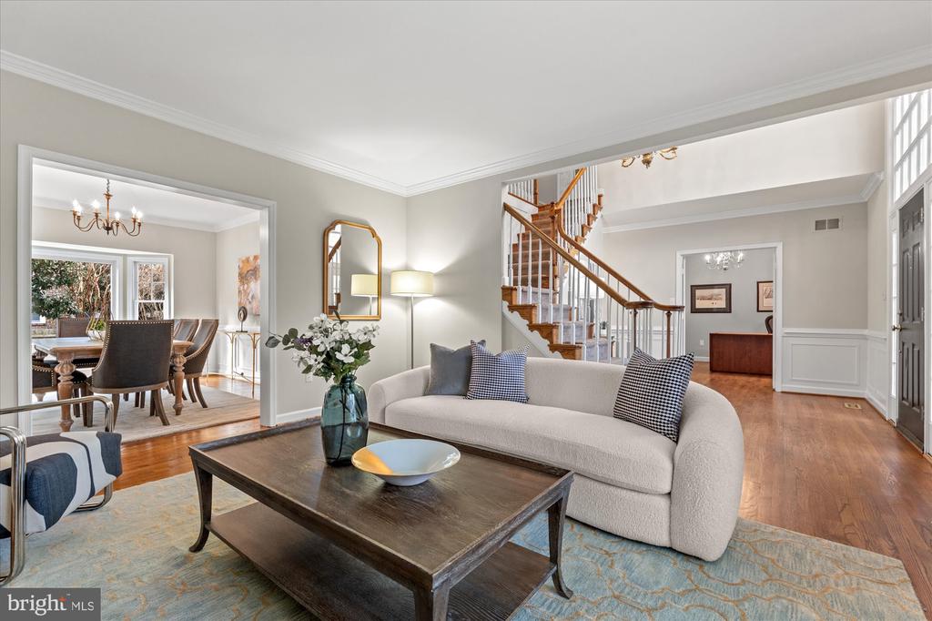 8812 SURREY COURT