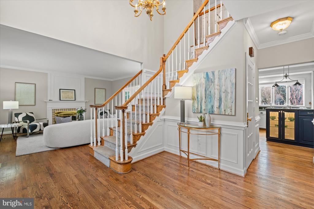 8812 SURREY COURT