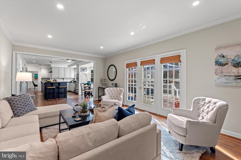 8812 SURREY COURT