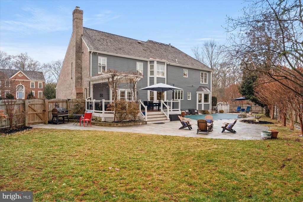 8812 SURREY COURT