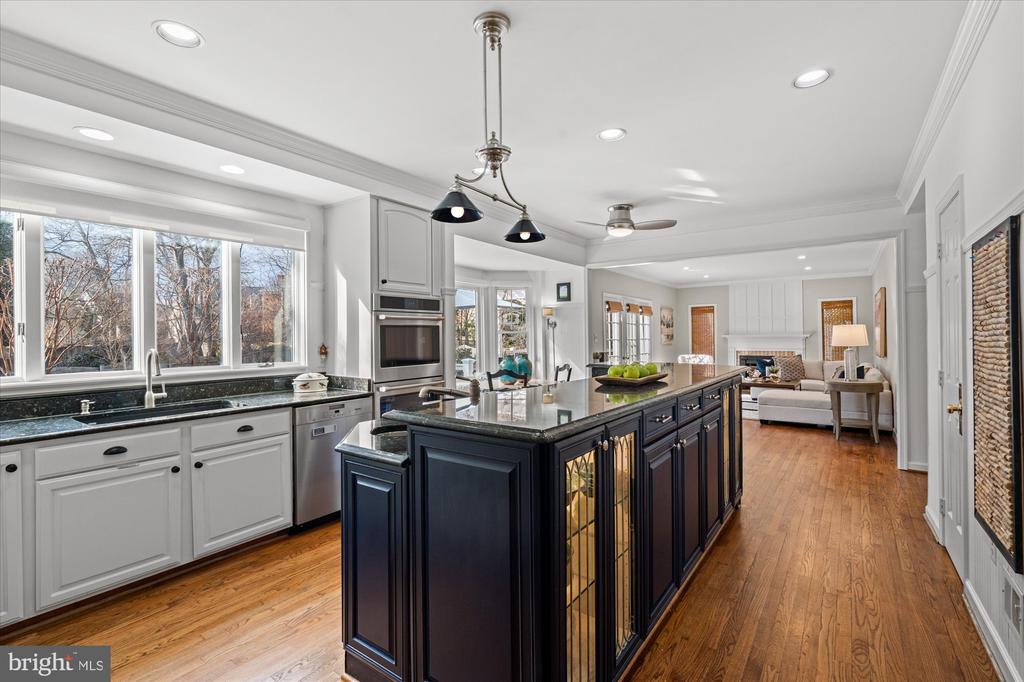 8812 SURREY COURT