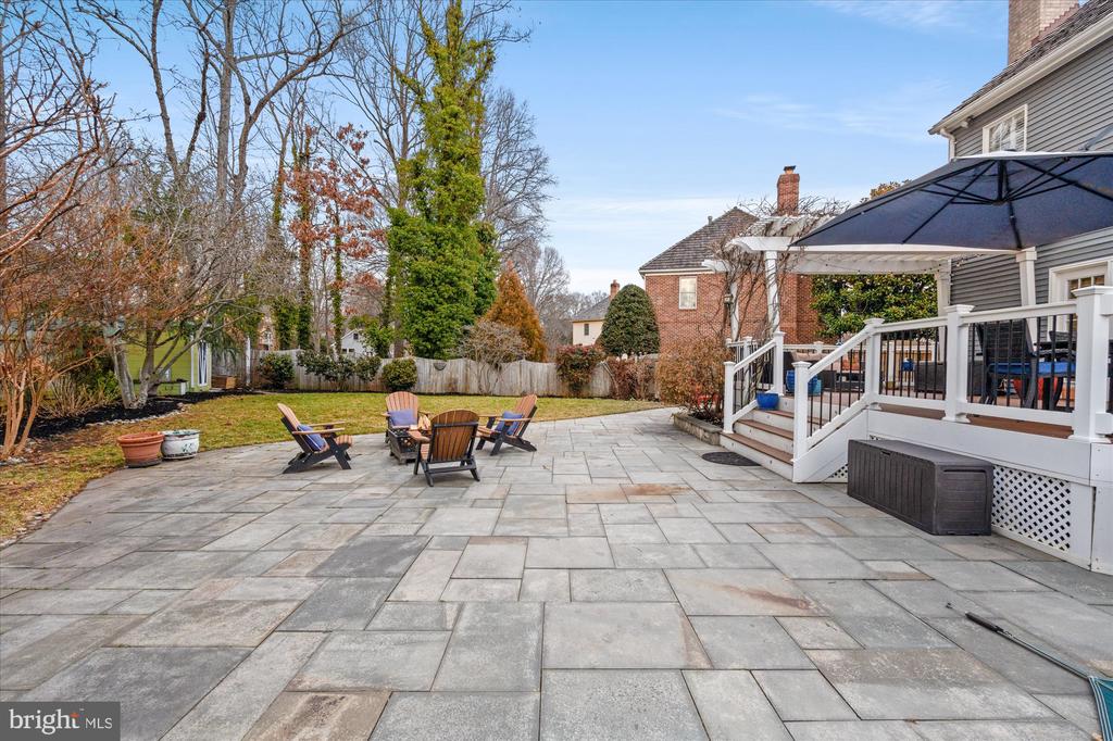 8812 SURREY COURT