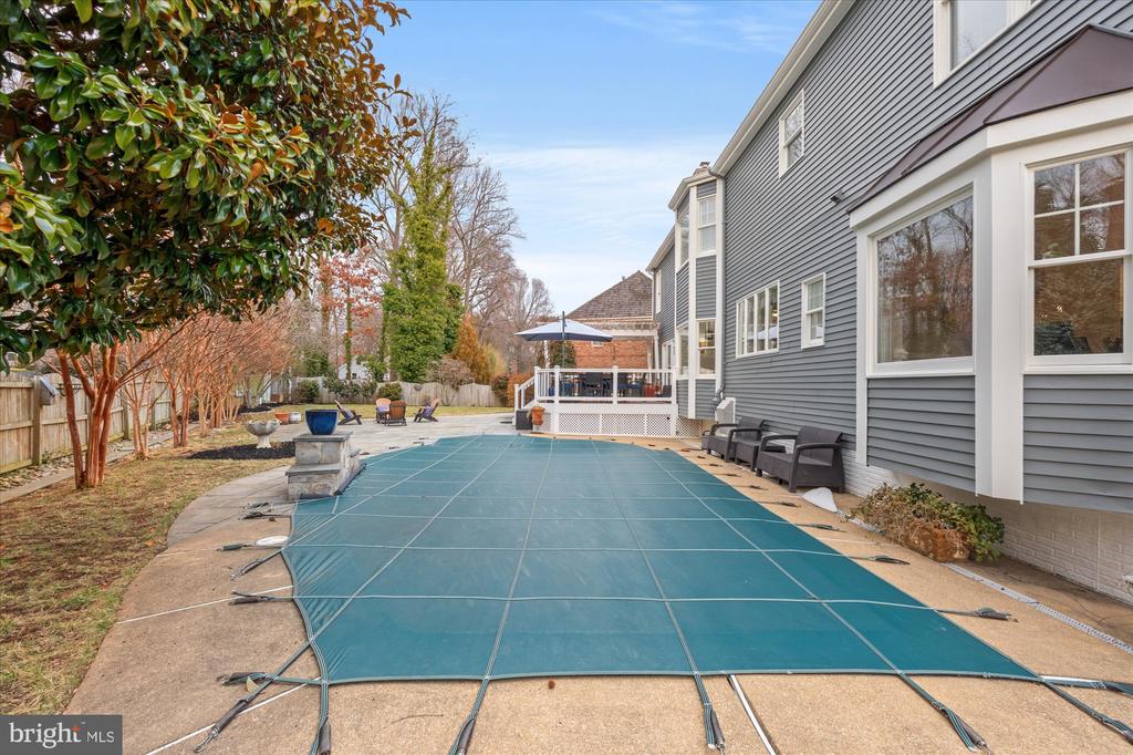8812 SURREY COURT