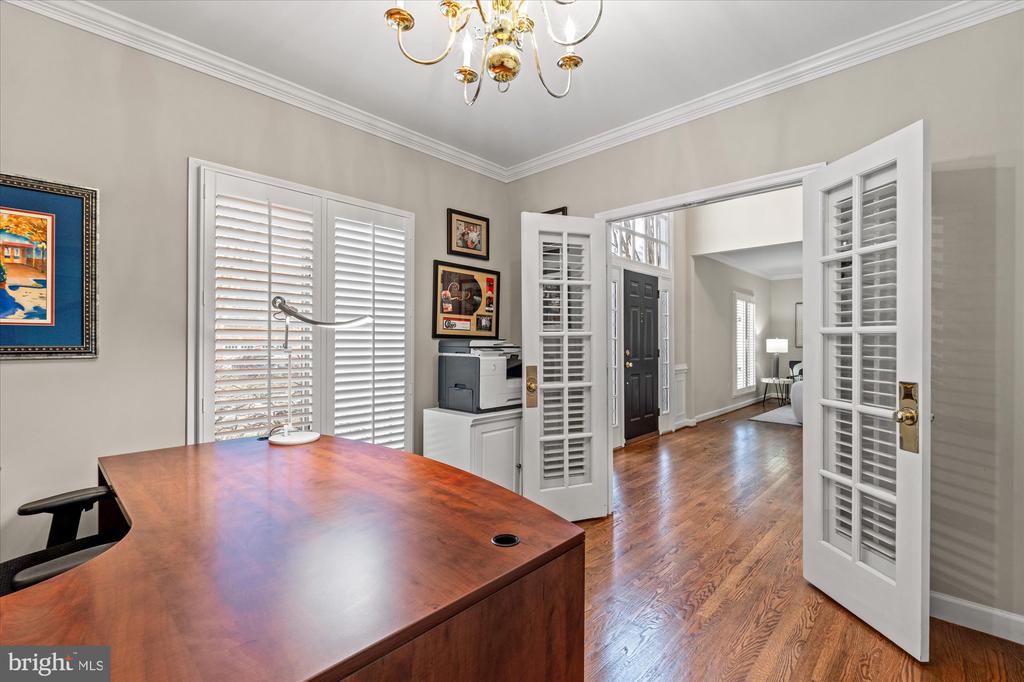 8812 SURREY COURT