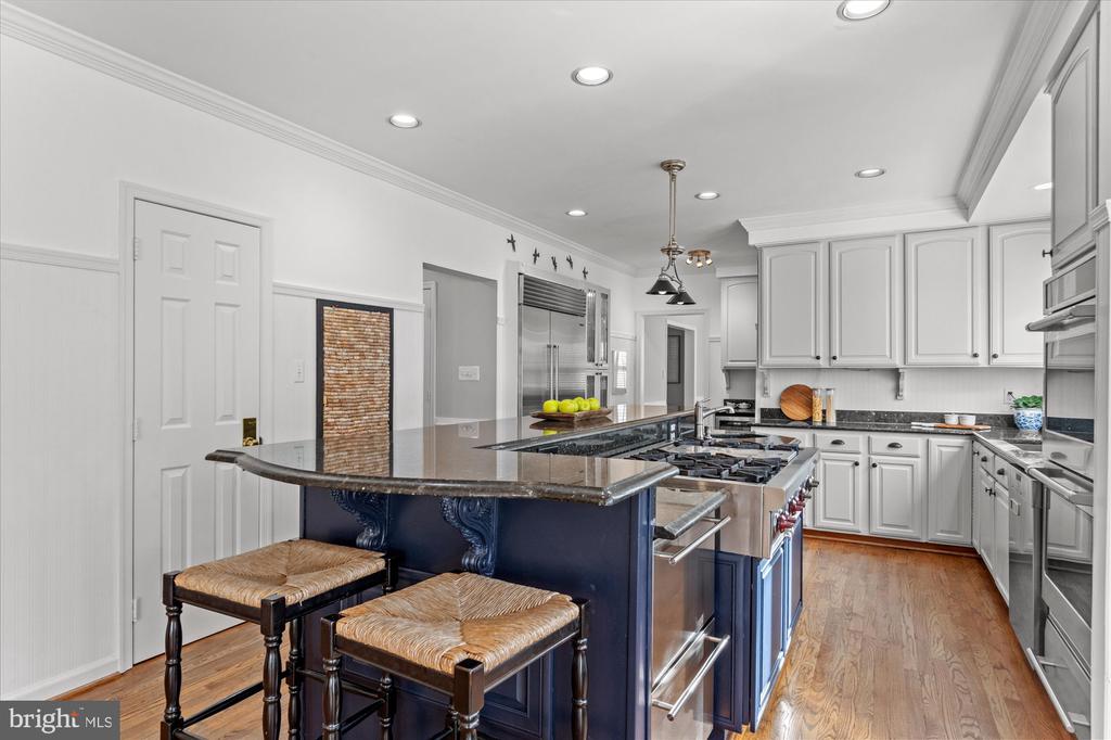 8812 SURREY COURT
