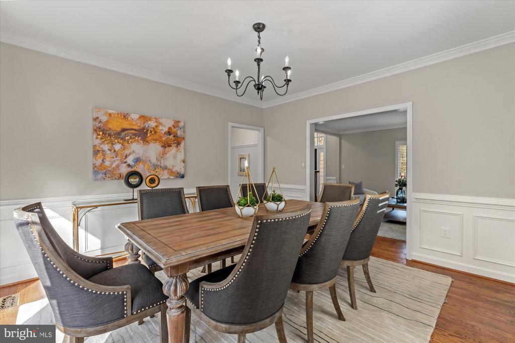 8812 SURREY COURT