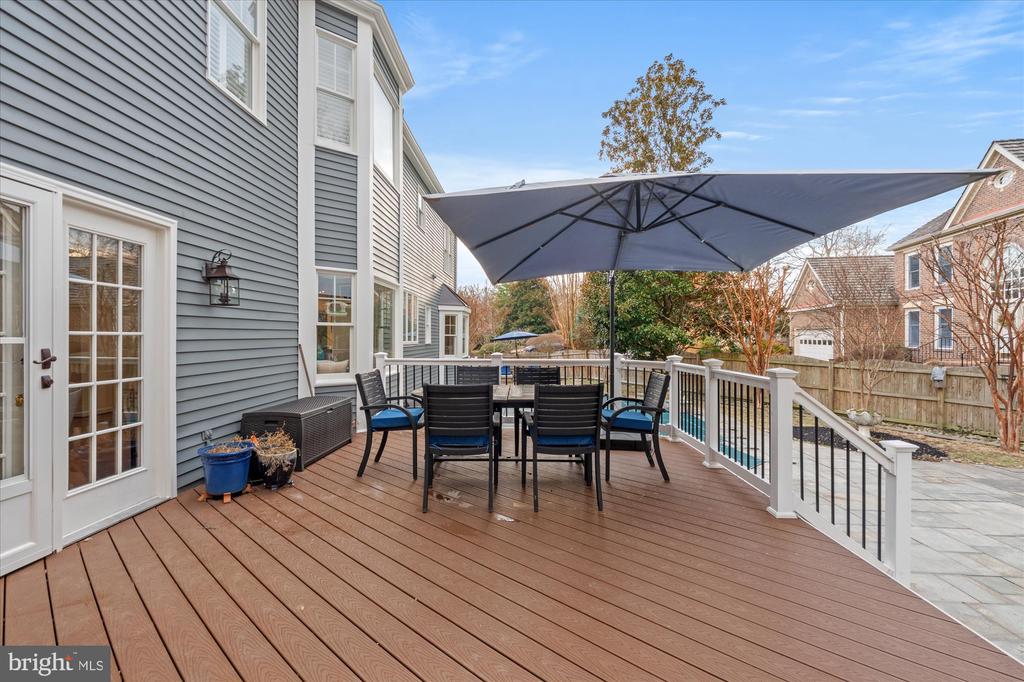 8812 SURREY COURT