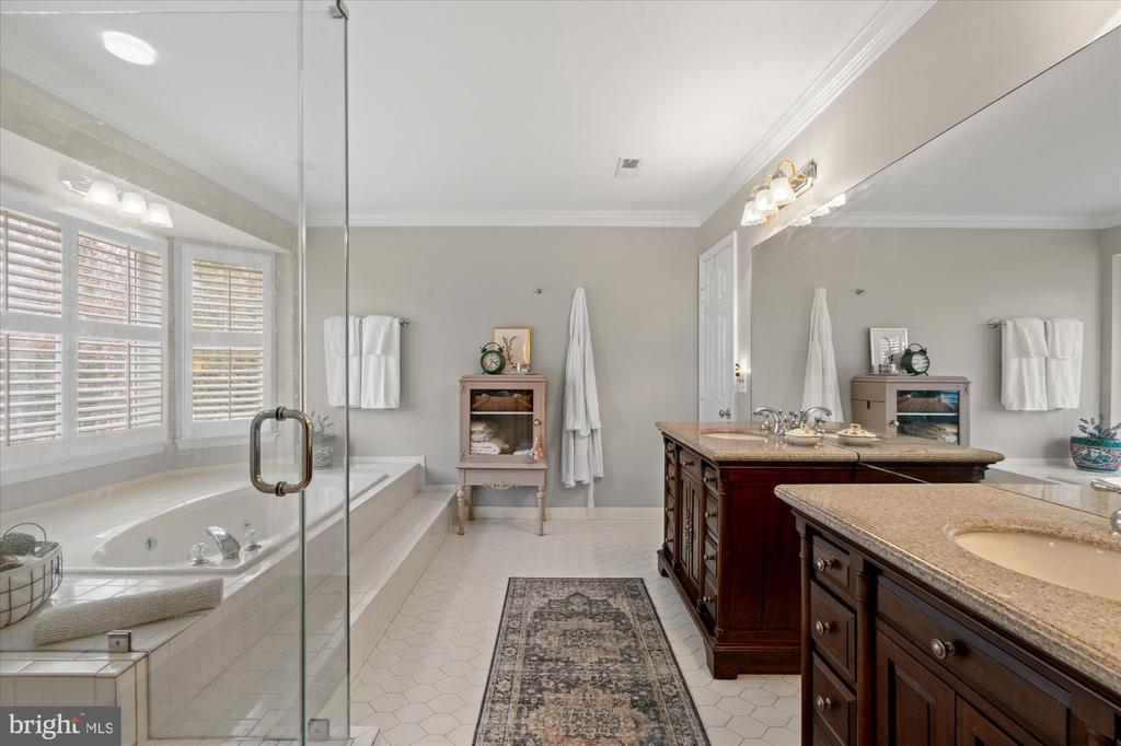 8812 SURREY COURT