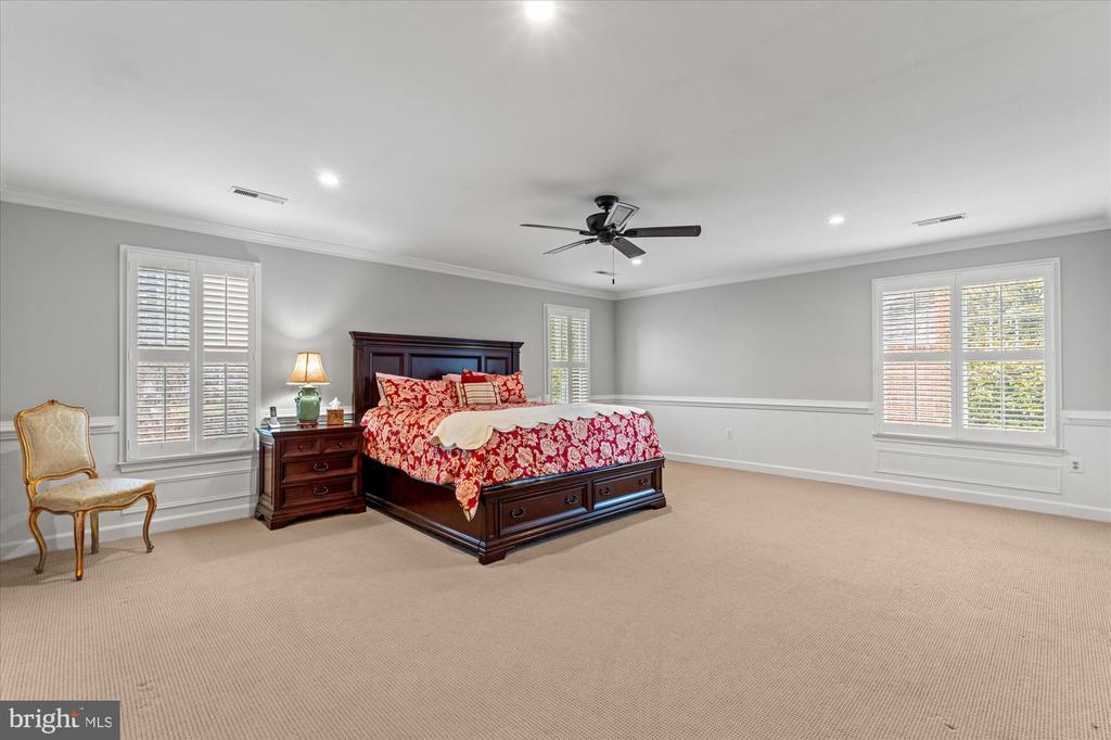 8812 SURREY COURT