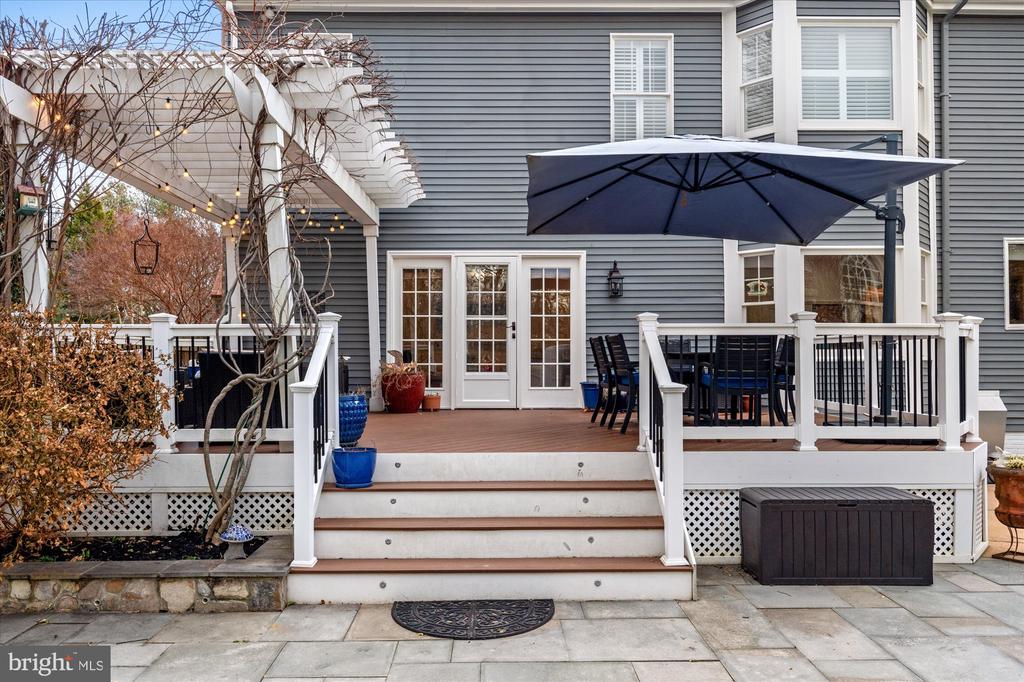 8812 SURREY COURT