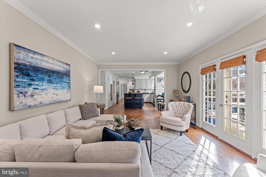 8812 SURREY COURT