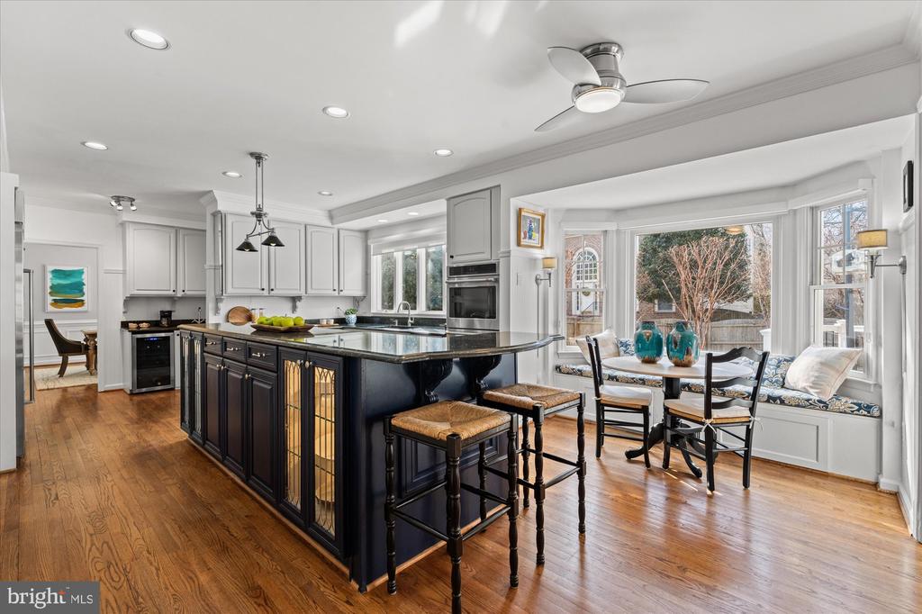 8812 SURREY COURT
