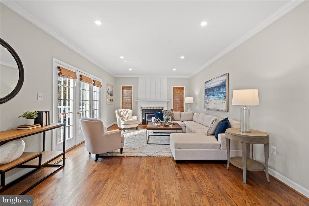 8812 SURREY COURT