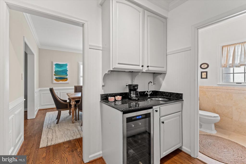8812 SURREY COURT