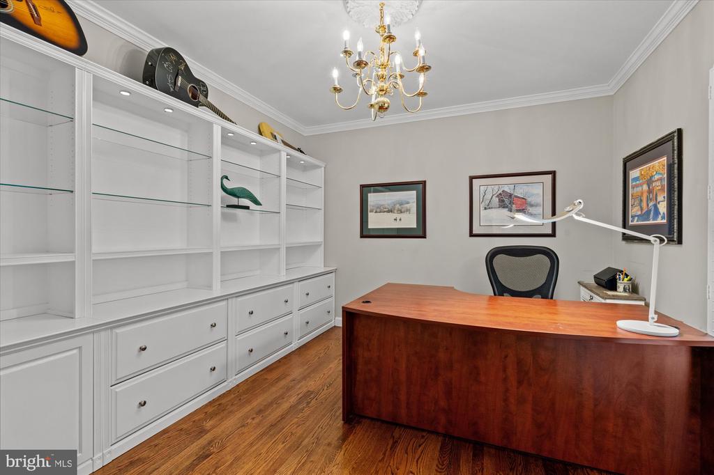 8812 SURREY COURT