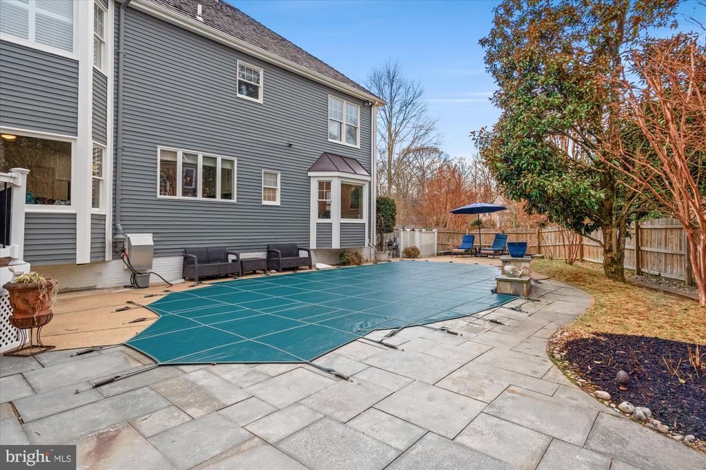 8812 SURREY COURT