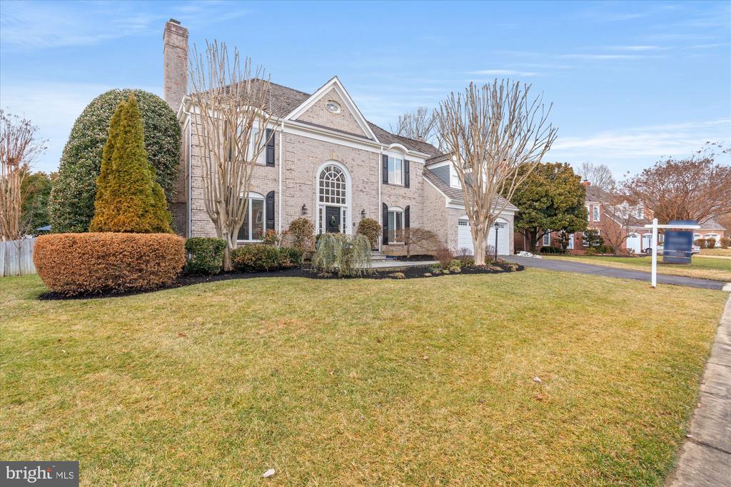 8812 SURREY COURT