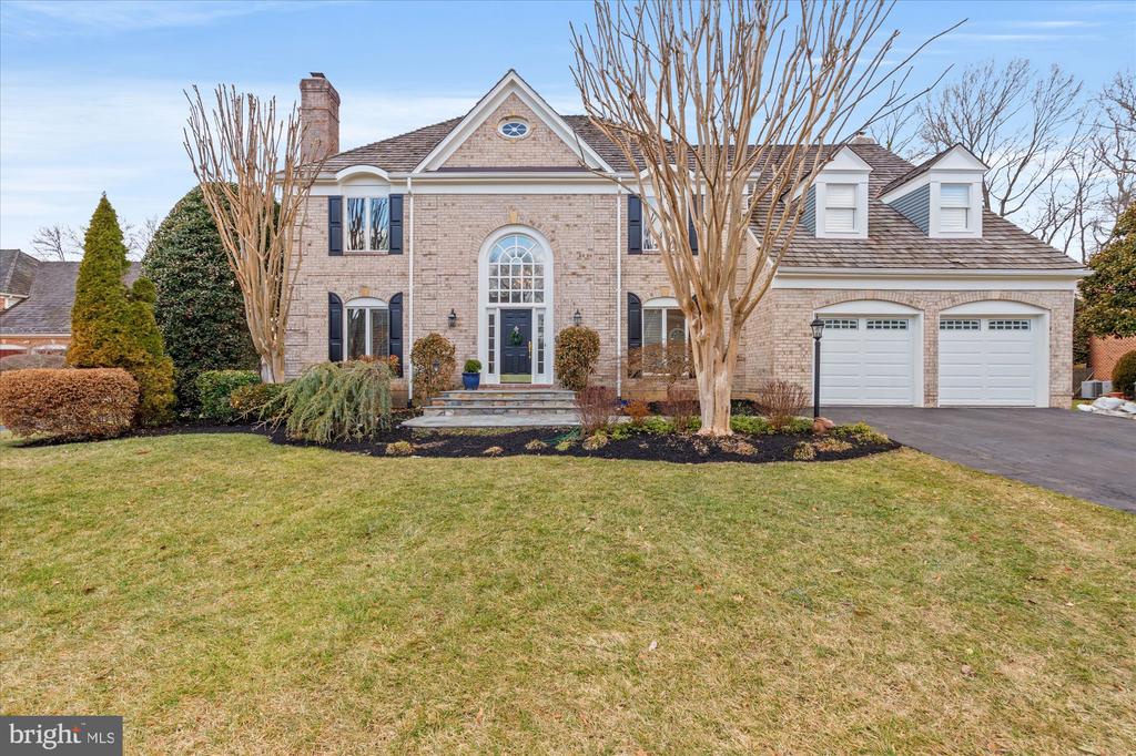 8812 SURREY COURT