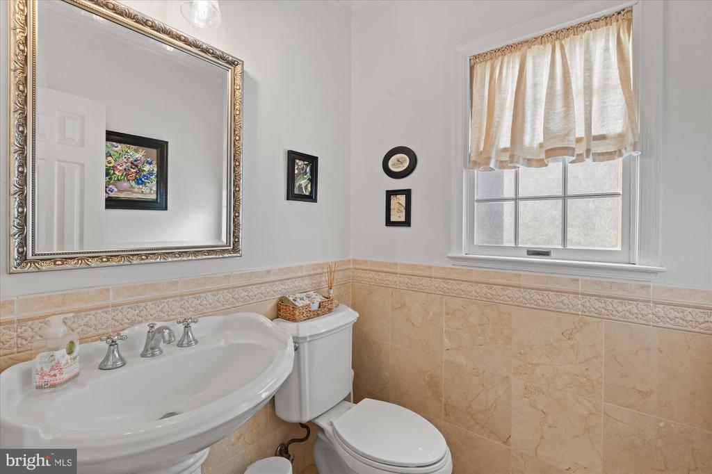 8812 SURREY COURT