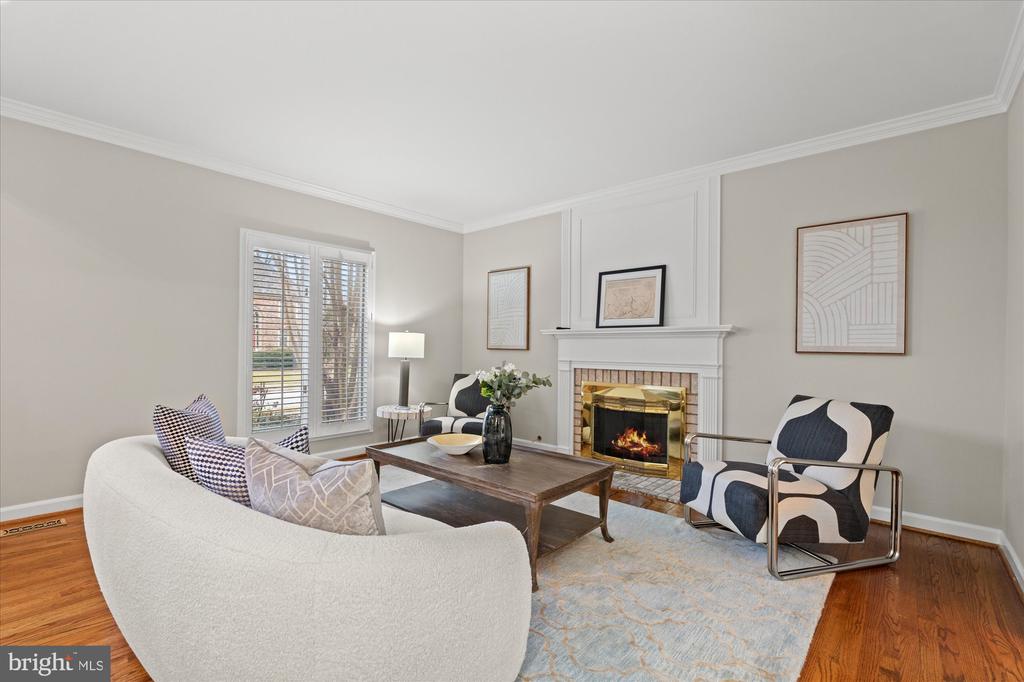 8812 SURREY COURT