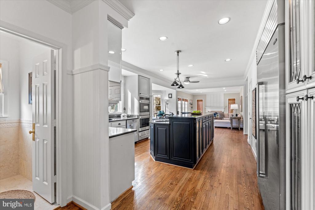 8812 SURREY COURT