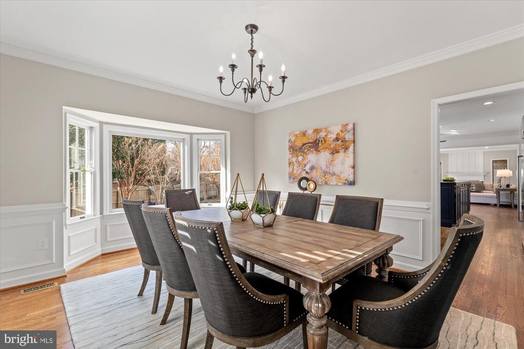 8812 SURREY COURT