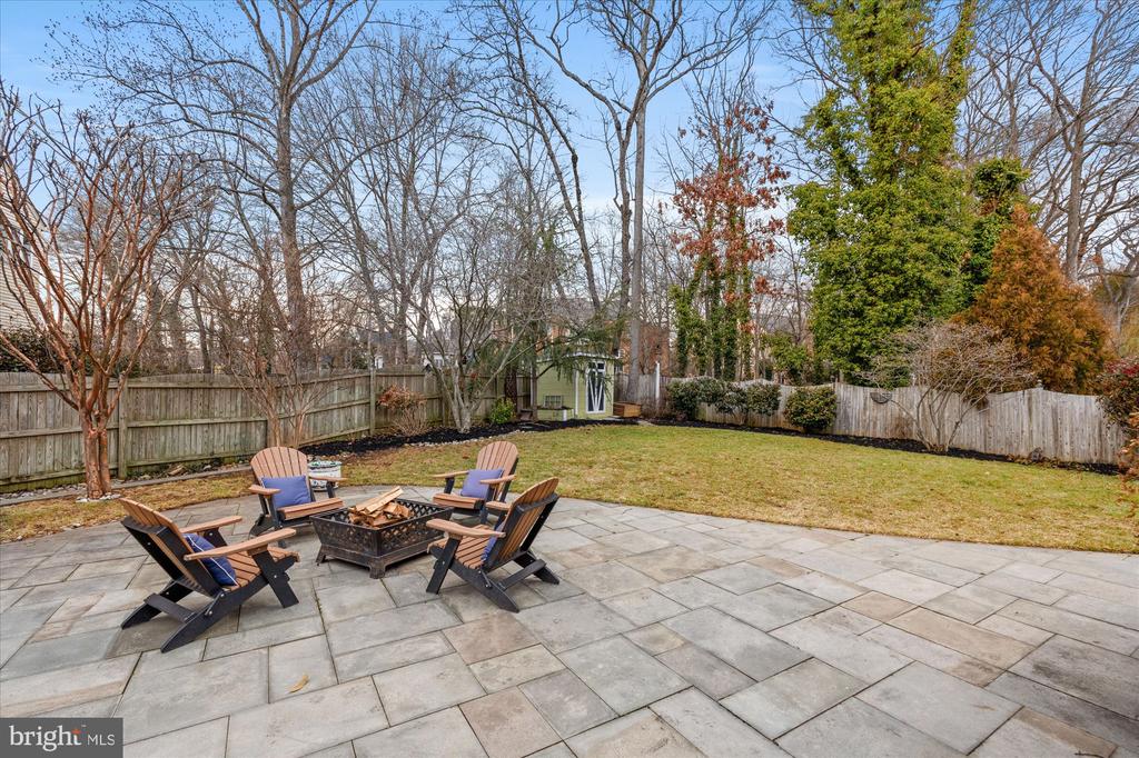 8812 SURREY COURT