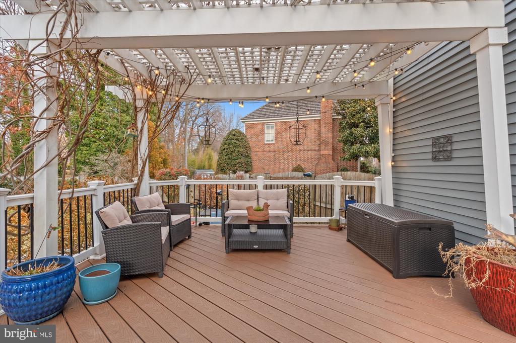 8812 SURREY COURT