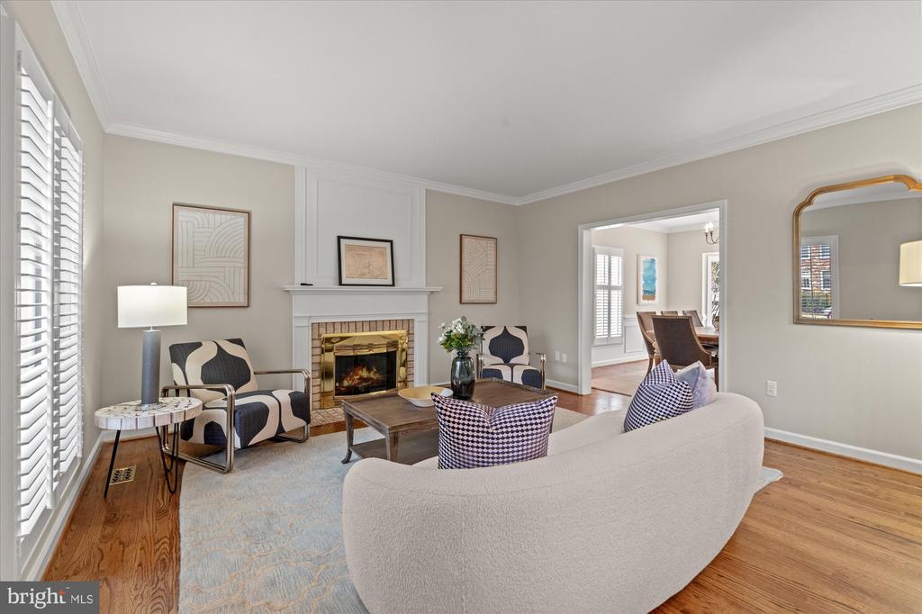 8812 SURREY COURT