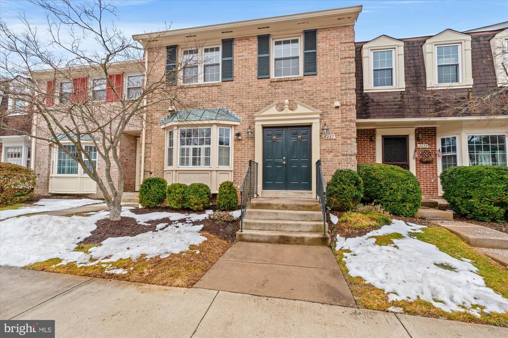 8237 CLIFTON FARM COURT