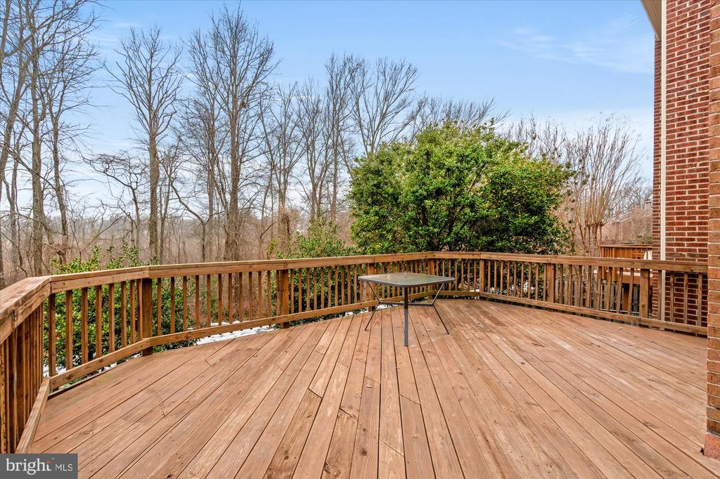 8237 CLIFTON FARM COURT