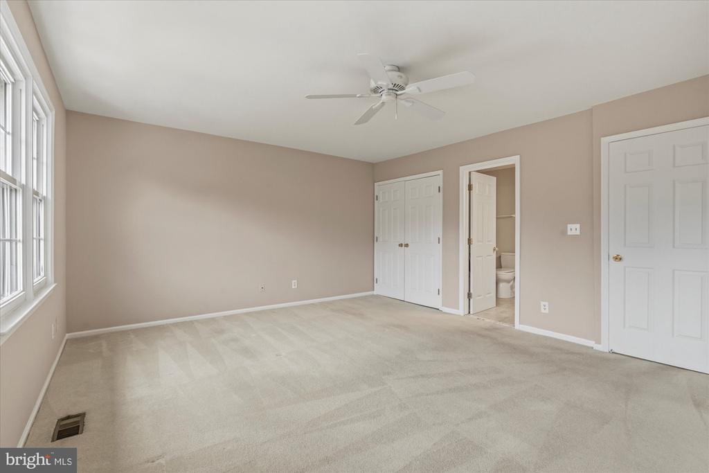8237 CLIFTON FARM COURT