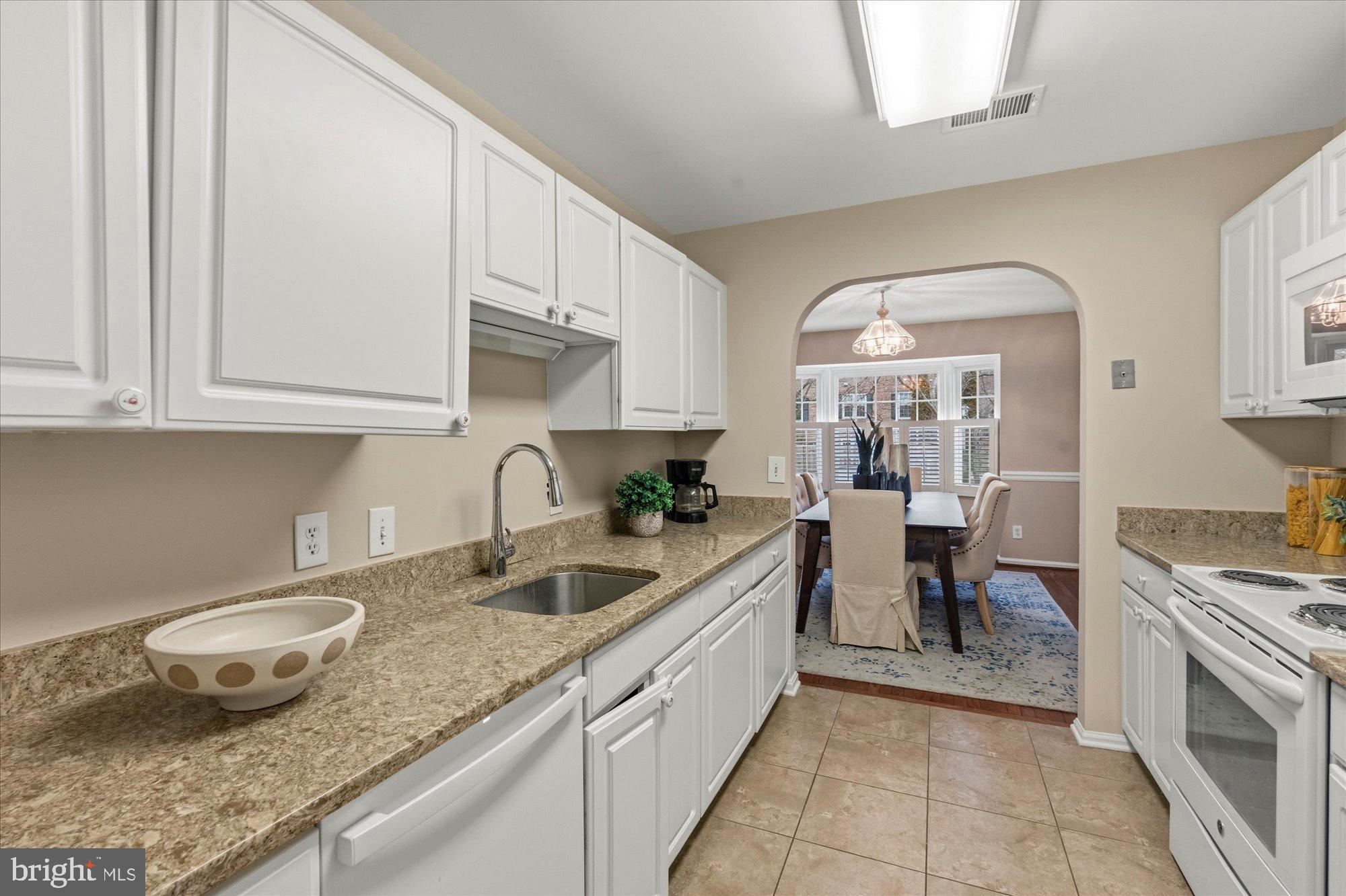 8237 CLIFTON FARM COURT