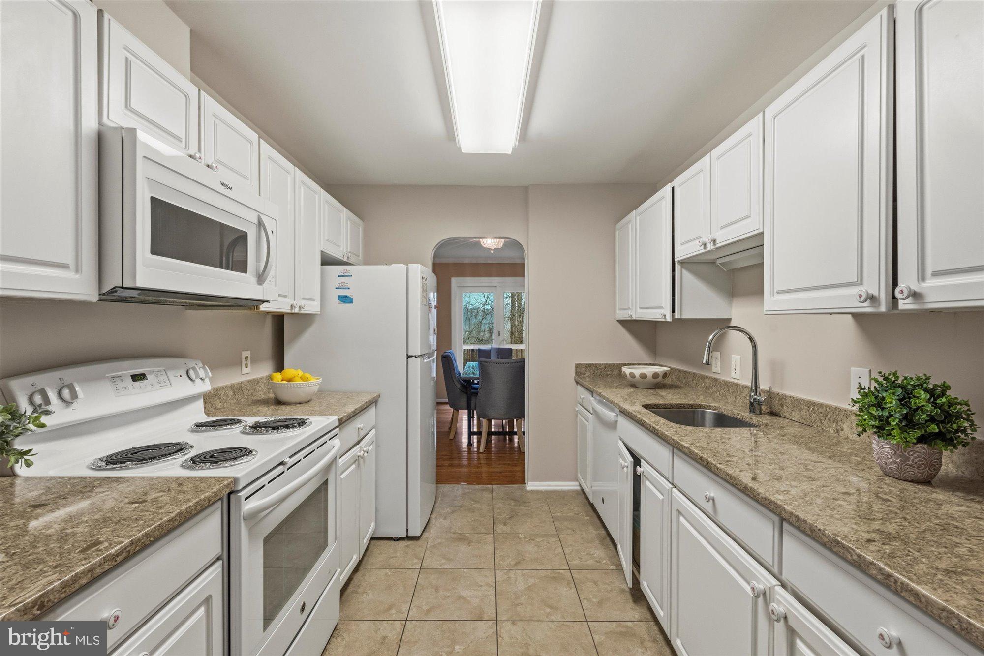 8237 CLIFTON FARM COURT