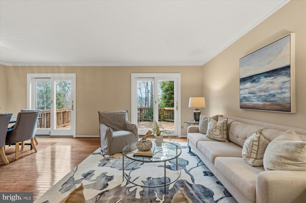 8237 CLIFTON FARM COURT